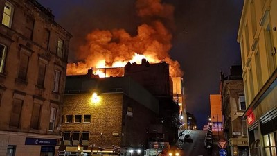 Foto: Kobaran Api yang Bakar Sekolah Seni Ternama di Glasgow