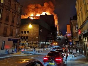 Gedung Sekolah di Glasgow Terbakar