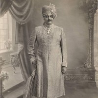 Kalung aslinya didesain oleh artisan Cartier, Jacques Cartier, pada 1931 untuk bangsawan India Maharaja Nawanagar. Menurut Vogue, kalung tersebut sudah tak eksis lagi. Namun sketsa desainnya masih tersimpan rapi dalam arsip Cartier. (Foto: Dok. Cartier)