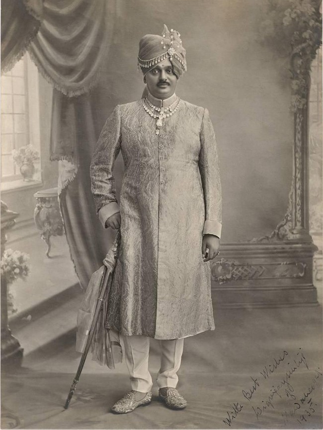 Kalung aslinya didesain oleh artisan Cartier, Jacques Cartier, pada 1931 untuk bangsawan India Maharaja Nawanagar. Menurut Vogue, kalung tersebut sudah tak eksis lagi. Namun sketsa desainnya masih tersimpan rapi dalam arsip Cartier. (Foto: Dok. Cartier)