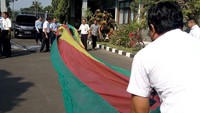 Sedikitnya 27 balon udara tanpa awak dan sejumlah warga diamankan TNI/Polri buntut laporan banyaknya balon udara terbang liar di wilayah udara Jateng dan DIY. Masyarakat diimbau mematuhi aturan menerbangkan balon udara karena membahayakan penerbangan. (Foto: Ristu Hanafi/detikcom)