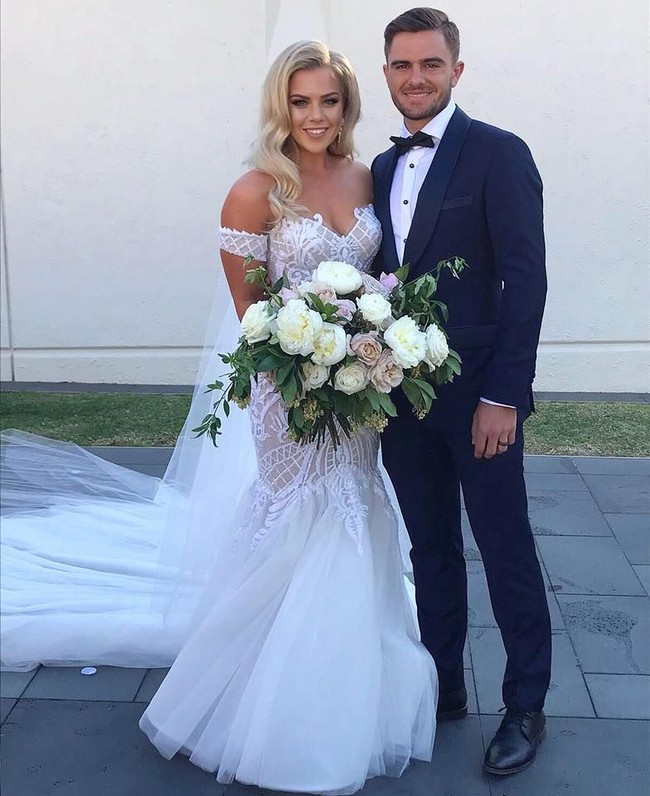 Pesepak bola Australia Josh Risdon menikahi pebisnis Ebony Tolcon tahun lalu. Ebony memiliki perusahaan katering Tapas Addict. (Foto: Instagram)