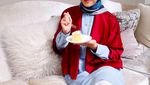 Makin Cantik Saat Berhijab, Intip 10 Gaya Kulineran Ratna Galih