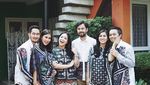 Teduhnya Sophia Latjuba Berhijab & Gaya Lebaran Keluarga Seleb
