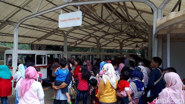 Libur Lebaran, Wisatawan Sesaki Taman Lalu Lintas Bandung