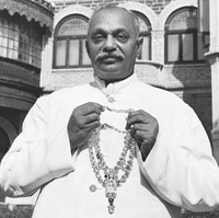 Well, setidaknya bisa dibilang fakta. Kalung ini sebenarnya tidak eksis sebelum film ini dibuat. Sebagai mitra khusus Oceans 8, Cartier menciptakan kalung tersebut secara eksklusif. Inspirasinya adalah sebuah kalung Cartier buatan 80 tahun lalu. (Foto: Dok. Cartier)