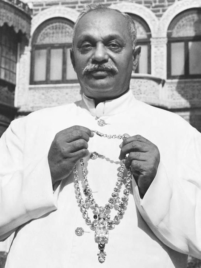 Well, setidaknya bisa dibilang fakta. Kalung ini sebenarnya tidak eksis sebelum film ini dibuat. Sebagai mitra khusus Oceans 8, Cartier menciptakan kalung tersebut secara eksklusif. Inspirasinya adalah sebuah kalung Cartier buatan 80 tahun lalu. (Foto: Dok. Cartier)