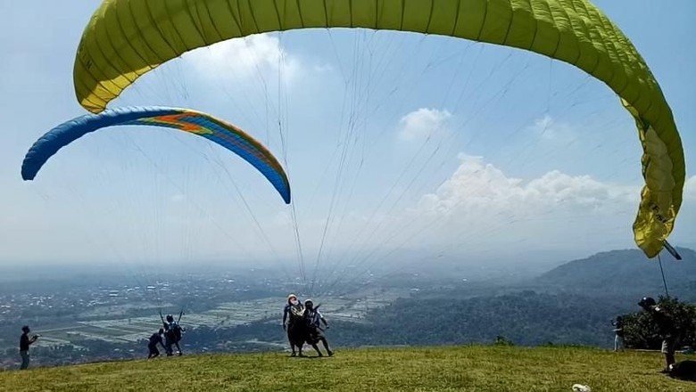 Paralayang di Majalengka Paralayang di Majalengka
