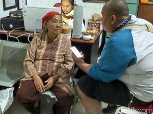 Kisah Haru Pertemuan Kasminah dan Anak di Stasiun Sukabumi