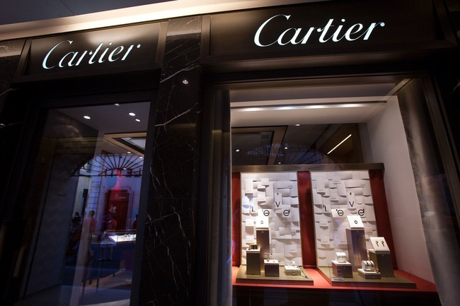 Richemont tahun ini juga mengumpulkan pundi-pundi uang sebesar USD 1,07 miliar. Vacheron Constantin, Cartier dan IWC Schaffhausen adalah brand jam tangan mewah yang berada di bawah payung perusahaan ini. Selain jam tangan, Richemont juga pemilik dari e-commerce fashion Net-A-Porter. Foto: Getty Images