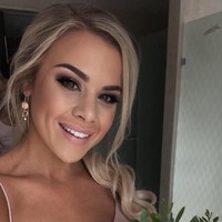 Josh dan Ebony bertemu ketika Josh bermain untuk Perth Glory dan Ebony tengah membangun bisnis. Josh pun pernah mengatakan jika ia beruntung bisa menikahi seorang sahabat. (Foto: Instagram)