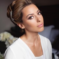 Keduanya bertemu pada tahun 2008 ketika dirinya bekerja sebagai psikoterapis yang menangani tim Brad. Kini Brad dan Dani telah memiliki dua orang anak. (Foto: Instagram)