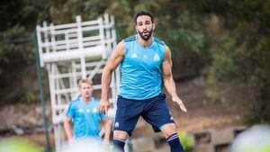 Kekarnya Adil Rami, Bek Prancis yang Juga Kekasih Pamela Anderson