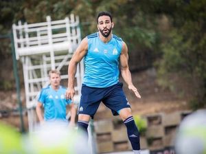 Kekarnya Adil Rami, Bek Prancis yang Juga Kekasih Pamela Anderson