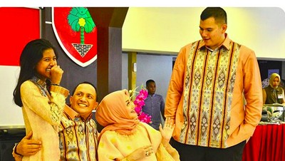 Potret Manis Keluarga Bella Saphira & Mayjen TNI Agus