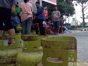 Warga Ngeluh Sulit Mendapatkan Gas Melon di Garut