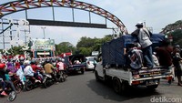 Namun, untuk kendaraan mobil ada juga yang berasal dari luar Jakarta seperti Bogor, Bekasi, dan Bandung.