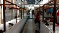 Dipantau detikFinance, di Pasar Gondangdia, Jakarta Pusat terdapat beberapa komoditas yang mengalami kenaikan dan sebagian lainnya mengalami penurunan.
