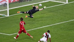 Sukses tangkis 3 gol penalti dari tim Kroasia membuat kiper Denmark Kasper Schmeichel dapat gelar Man of the Match. Intip gaya hidup sehatnya yuk!