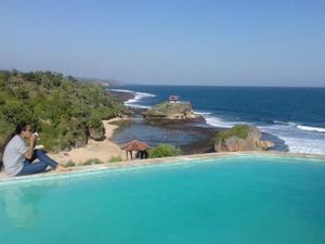 Healing ke Pantai Mbuluk Yuk, Asri dan Punya Panorama Ciamik