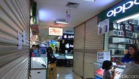 Hanya saja tahun ini memang penjualan lebih sepi. Tahun lalu dalam sebulan bisa mengumpulkan omzet hingga Rp 50 juta. Kini rata-rata per bulan hanya terkumpul Rp 20-30 juta.