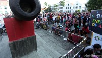 Salah seorang Satgas Kota Tua mengatakan, dalam waktu satu jam saja, katanya, hampir seribu orang memasuki kawasan tersebut.