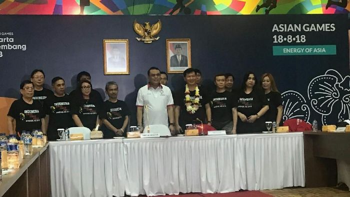 Chief de Mission (CdM) Syafruddin melepas atlet bridge yang akan beruji coba ke Bulgaria (Foto: Mochamad Zhacky Kusumo) Chief de Mission (CdM) Syafruddin melepas atlet bridge yang akan beruji coba ke Bulgaria (Foto: Mochamad Zhacky Kusumo)