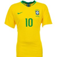 Melihat jersey yang satu ini, pecinta sepakbola mungkin langsung mengenal negaranya. Lagi-lagi, tim Brasil yang disponsori Nike mengandalkan jersey berwarna kuning mencolok. Tidak ketinggalan aksen berwarna hijau yang kontras pada kerah semakin mencuri perhatian. (Foto: Getty Images)