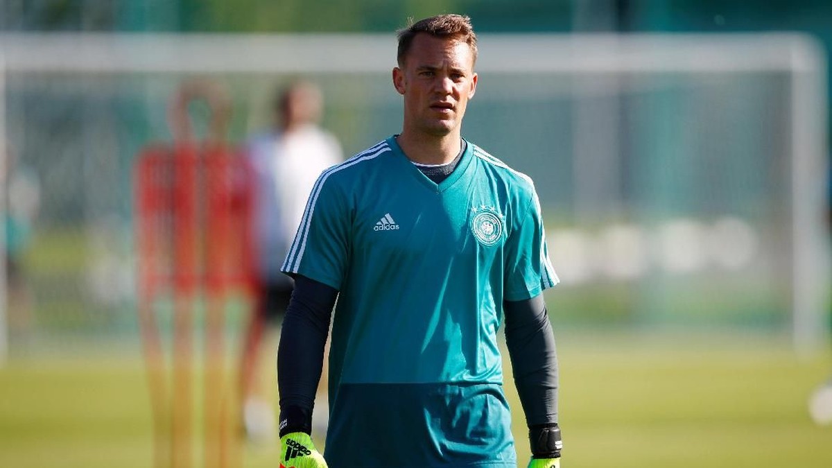 Manuel Neuer dan Mesut Oezil dinyatakan fit untuk lawan Meksiko di laga pertama Jerman di Piala Dunia 2018 (Foto: Axel Schmidt/Reuters)