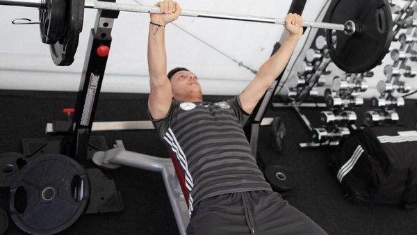 Gaya Nge-gym Mesut Ozil, Gelandang Andalan Jerman di Piala Dunia 2018