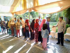 JK Dicurhati Tukang Becak Hingga Buruh Bangunan Saat Open House