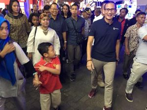Ingin Nostalgia, Sandi Ajak Anak Bungsu ke Jakarta Fair