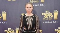 Kristen Bell memutuskan memberi vaksin buah hatinya setelah melakukan banyak riset. Dalam kolom yang ditulis di Huffington Post, Bell mencari tahu sendiri cara kerja vaksin tanpa mengandalkan kabar burung. Bell berusaha meyakinkan kaum ibu jika vaksin adalah produk yang aman dan penting. Foto: Getty Images