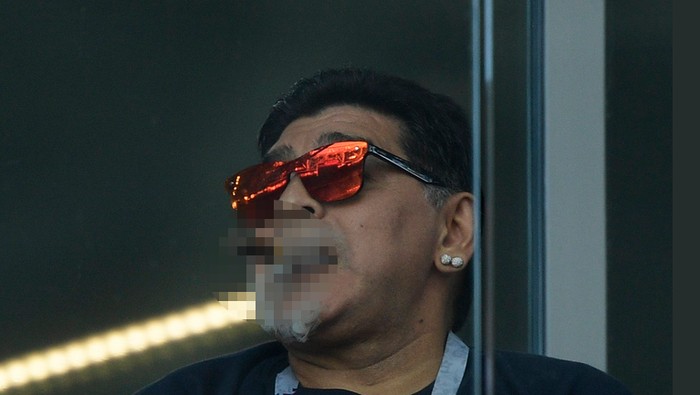 Maradona Ketahuan Merokok, Ini Waktu Maksimal Perokok Bisa Tahan Tidak Ngebul