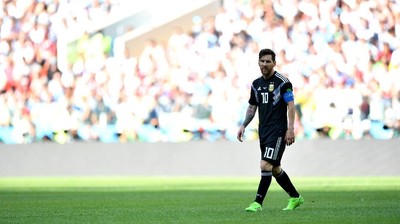 Pendek Seperti Messi, 10 Legenda Sepak Bola Ini Tetap Bisa Berprestasi