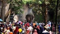 Tempat wisata seperti Taman Margasatwa Ragunan menjadi tempat wisata favorit karena murah meriah.