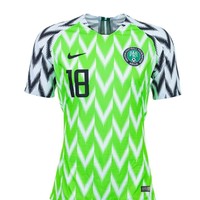Jika Kroasia mengandalkan motif kotak-kotaknya, Nigeria hadir dengan jersey bercorak zigzag hijau dan hitam yang mencolok. Jersey ini disebut-sebut sebagai kostum tim nasional terbaik. (Foto: Getty Images)