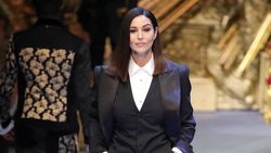 Monica Bellucci Putus Cinta di Usia Matang