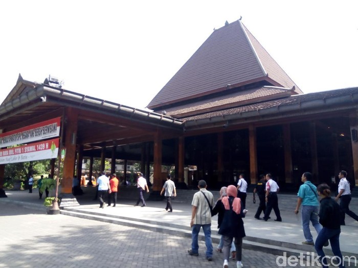 Jokowi mengunjungi Balai Kota Surakarta, Minggu (17/6/2018).