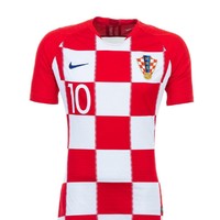 Tidak seperti jersey negara lain yang cenderung polos, jersey Kroasia tampil beda dengan motif kotak merah-putih yang terinspirasi dari benderanya. (Foto: Getty Images)