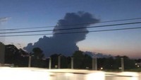 Akun Twitter Fox News mengunggah ulang foto tersebut dan mendapat lebih dari 1.100 retweet dalam waktu kurang dari 1 jam. Ratusan netizen memberi komentar terkait foto awan itu. Ada yang setuju jika awan itu mirip wajah Trump, ada juga yang menyebut mengada-ada. (Foto: Dok. Facebook Aj Brackins via Fox News)