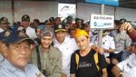 Foto: Menhub Dengarkan Keluhan Penumpang di Dermaga Kali Adem