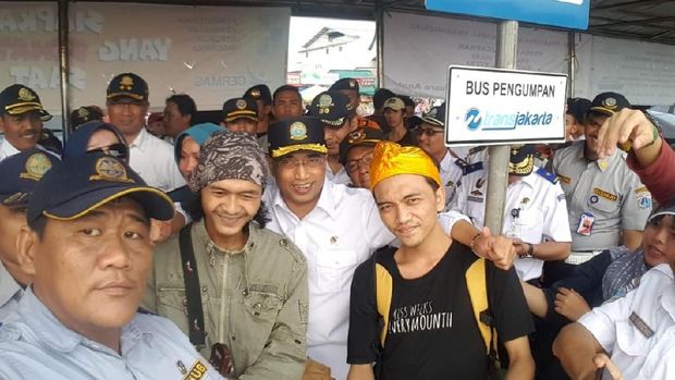 Tinjau Dermaga Kali Adem, Menhub Dengarkan Keluhan Penumpang