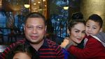 Asyiknya Krisdayanti Saat Kulineran Bersama Keluarga