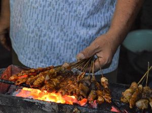 Jodoh Si Hitam Manis dan Sate Kambing Muda Tegal