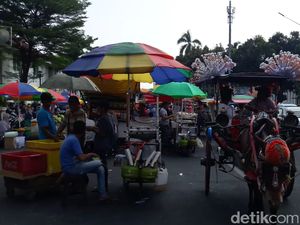 Keluhan Pejalan Kaki di Kota Tua: Jalur Pedestrian Penuh PKL