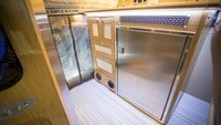 Harga van yang sudah dimodifikasi ini sendiri mencapai US$ 320 ribu atau sekitar Rp 4,4 miliar (kurs Rp 14.000). Istimewa/Inhabitat.