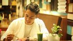 Ini Pose Keren Pesepak Bola Ryuji Utomo Bersama Makanan