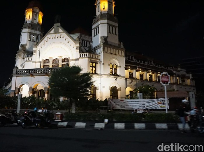 lawang sewu saat malam