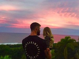 Foto-foto Ini Buktikan Chris Hemsworth Sosok Ayah Idaman